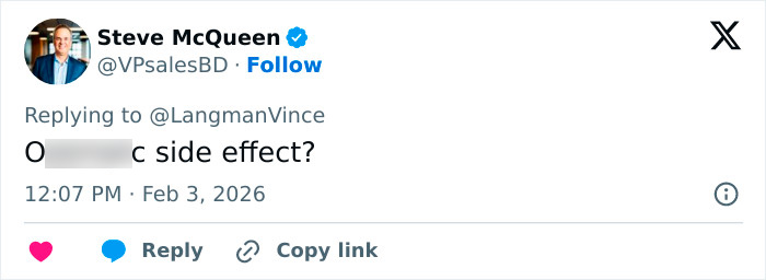 “Needs To See A Doctor”: Odd Detail In Kelly Osbourne Photo Sparks Fan Concern