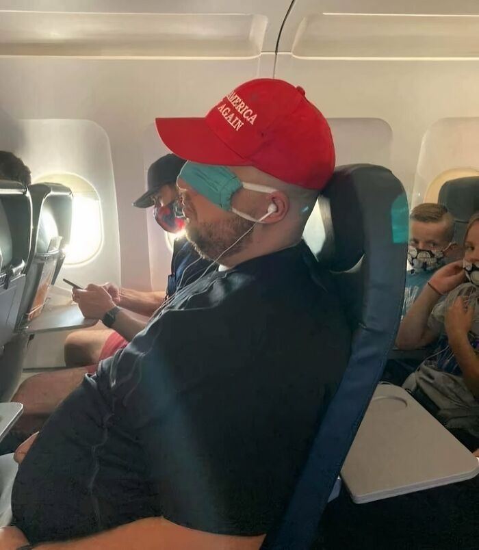 44 Hilariously Unhinged Photos That Summarize The Peak Of Covid Lockdown Madness