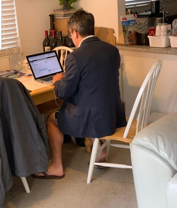 44 Hilariously Unhinged Photos That Summarize The Peak Of Covid Lockdown Madness