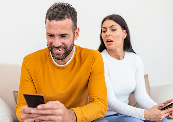 48 Times Someone Stumbled Upon Something Shocking On Another Person&rsquo;s Phone