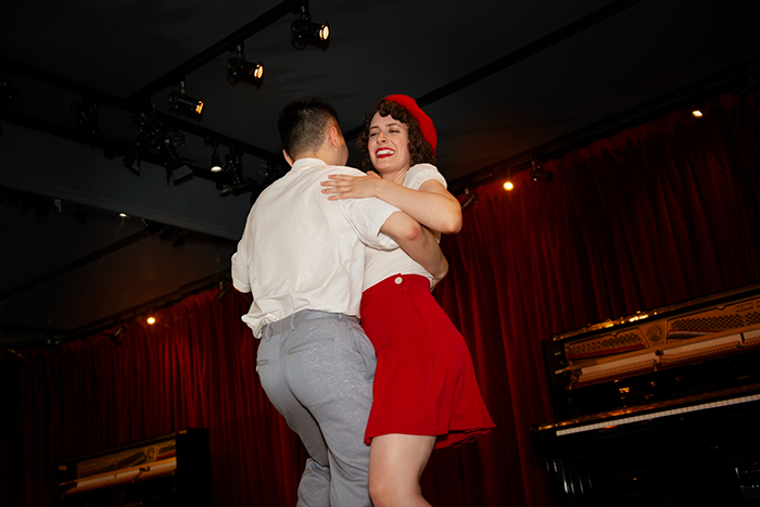 “I Suggest Quick Change Of Boyfriends”: Guy Can’t Handle Actress GF Changing In Front Of Other Men