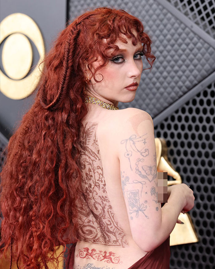 Grammy Seat Filler Reveals What Really Happens During Commercial Breaks and Off-Camera Moments