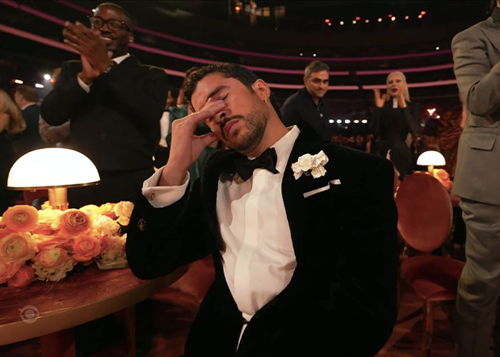 Grammy Seat Filler Reveals What Really Happens During Commercial Breaks and Off-Camera Moments