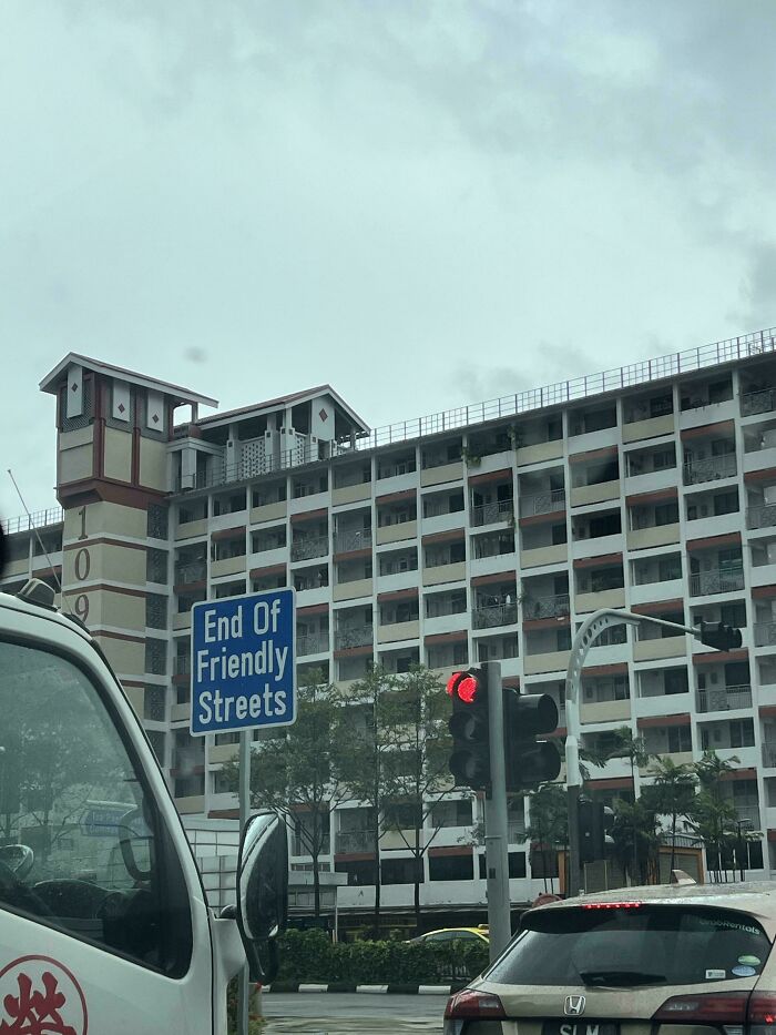 55 Bizarre, Absurd, And Hilarious Signs You Don&rsquo;t See Every Day (New Pics)