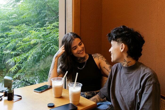 51 Red Flags That Got People Running Away After The First Date