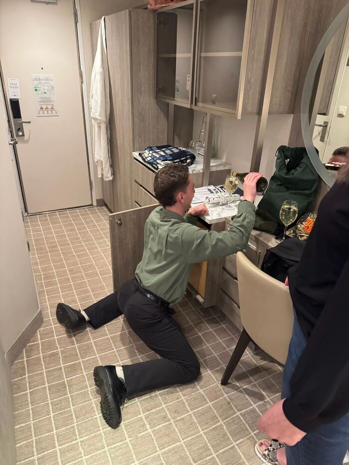 85 Times Men’s Hilariously Awkward Body Language Gave Women The Ick