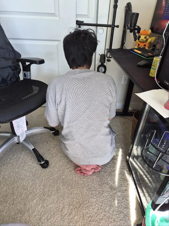 85 Times Men’s Hilariously Awkward Body Language Gave Women The Ick