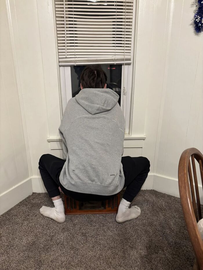 85 Times Men’s Hilariously Awkward Body Language Gave Women The Ick