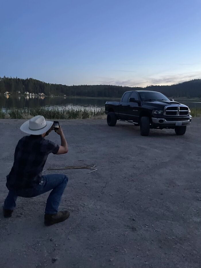 85 Times Men’s Hilariously Awkward Body Language Gave Women The Ick