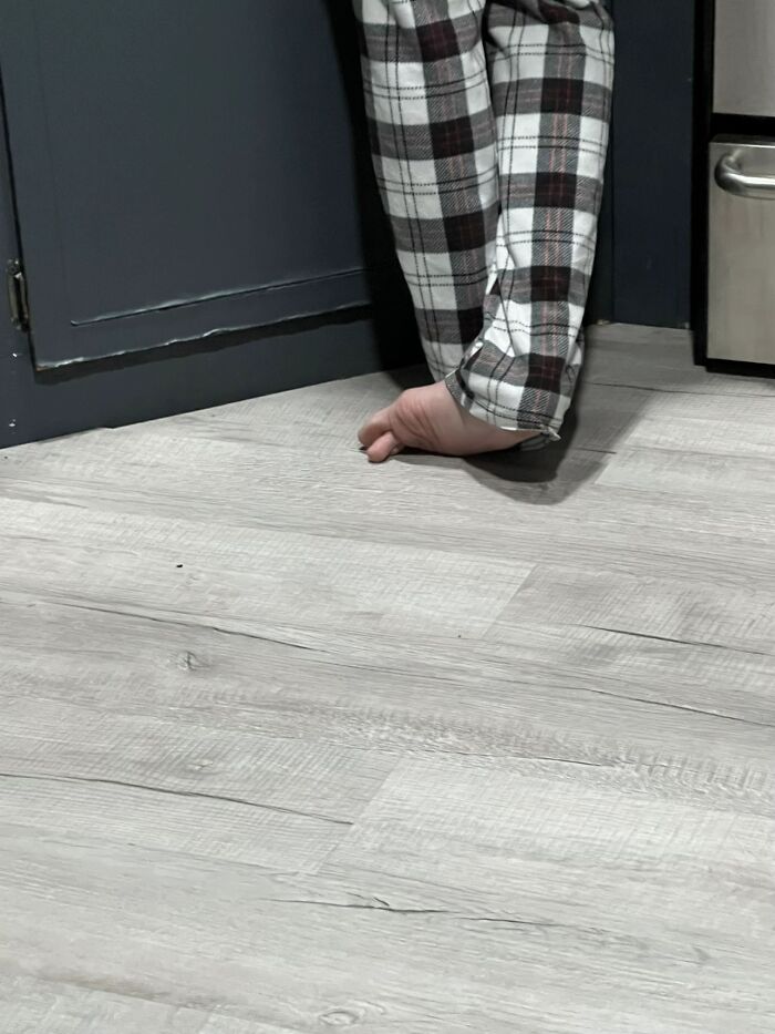 85 Times Men’s Hilariously Awkward Body Language Gave Women The Ick