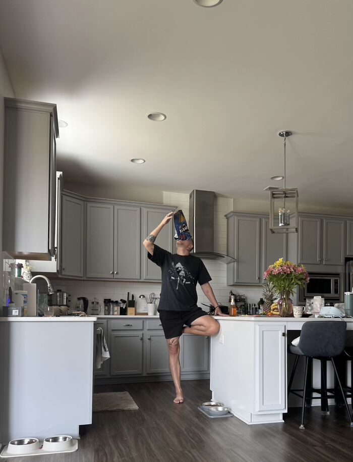 85 Times Men’s Hilariously Awkward Body Language Gave Women The Ick