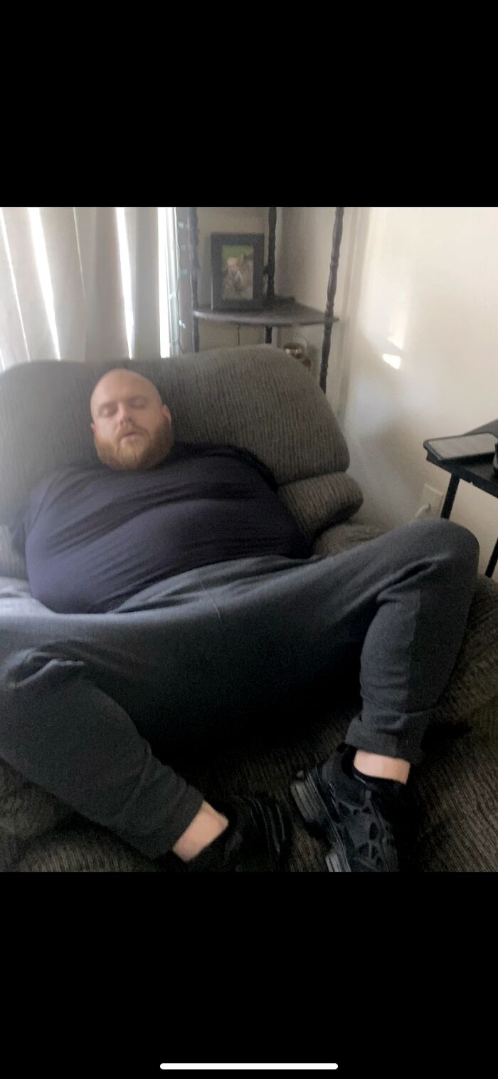 85 Times Men’s Hilariously Awkward Body Language Gave Women The Ick