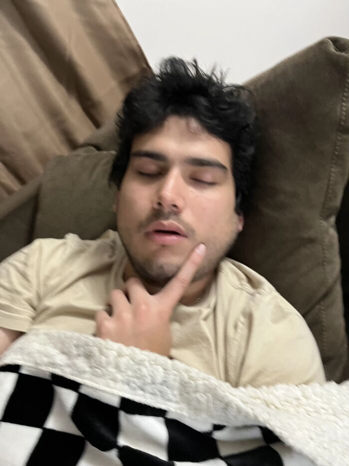 85 Times Men’s Hilariously Awkward Body Language Gave Women The Ick