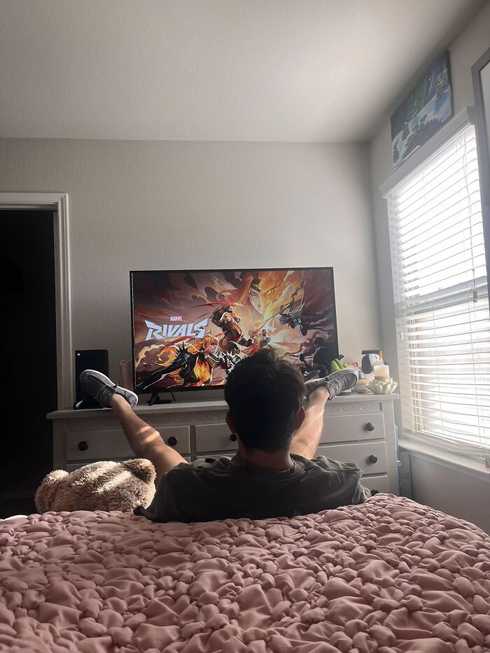 85 Times Men’s Hilariously Awkward Body Language Gave Women The Ick