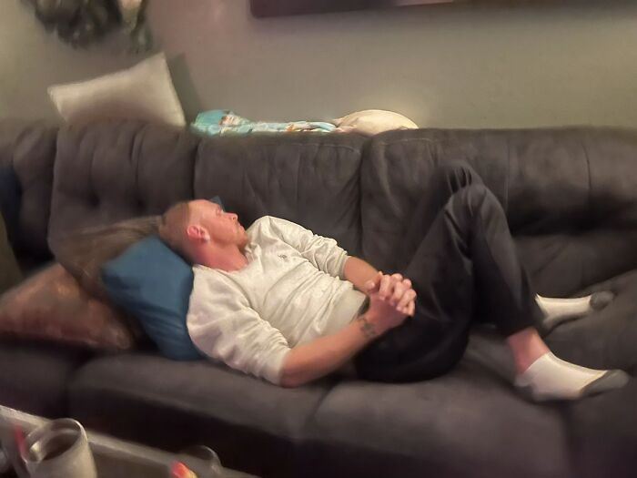 85 Times Men’s Hilariously Awkward Body Language Gave Women The Ick