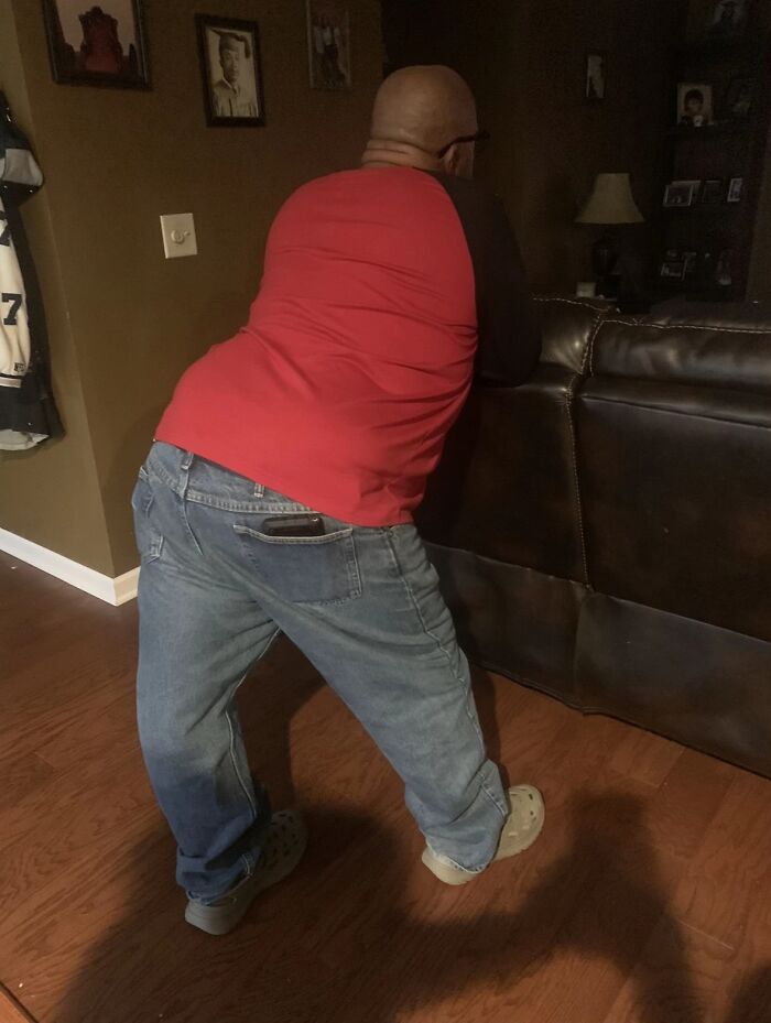 85 Times Men’s Hilariously Awkward Body Language Gave Women The Ick