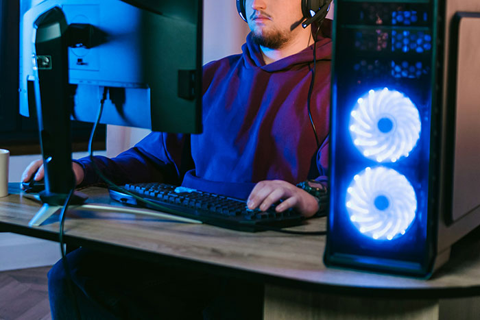 33 Stories About Friends Who Looked Innocent But Were Hiding Skeletons In Their Closet