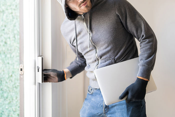 33 Stories About Friends Who Looked Innocent But Were Hiding Skeletons In Their Closet