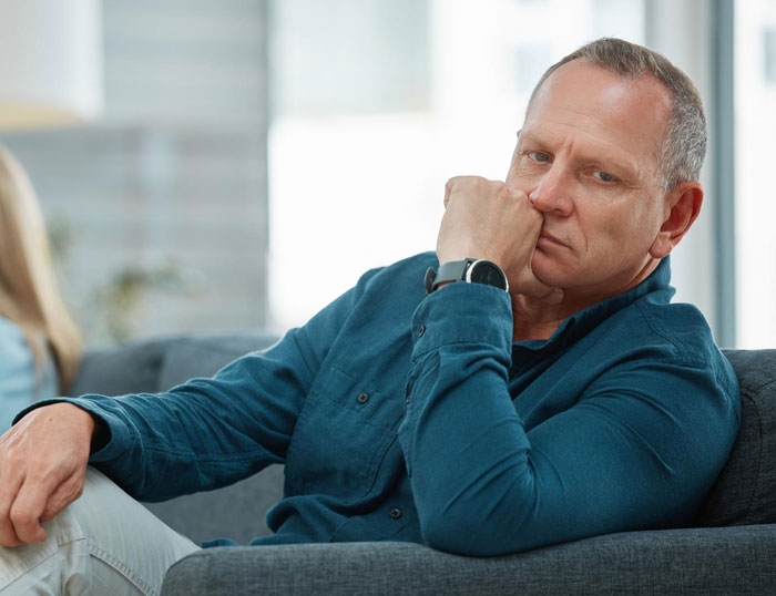 Teen Tells Neighbor How Dad Met Stepmom By Cheating, Gets Shamed For Saying The Quiet Part Out Loud