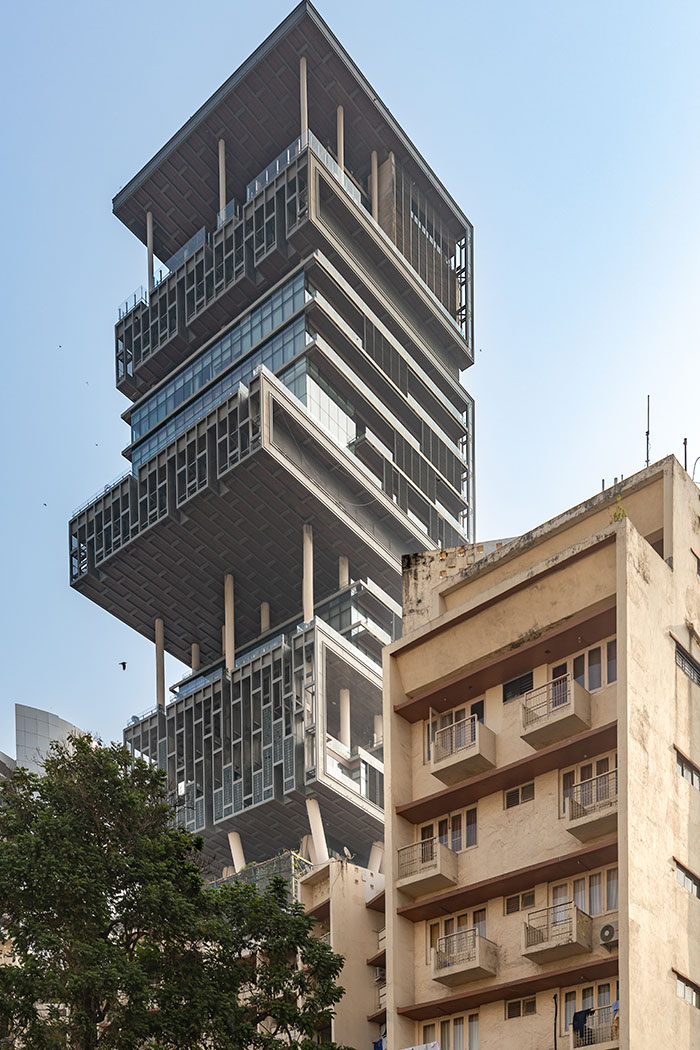 “This Architectural Malpractice Cost 1 Billion Dollars”: 56 Buildings So Ugly, Locals Are Still Mad They Exist