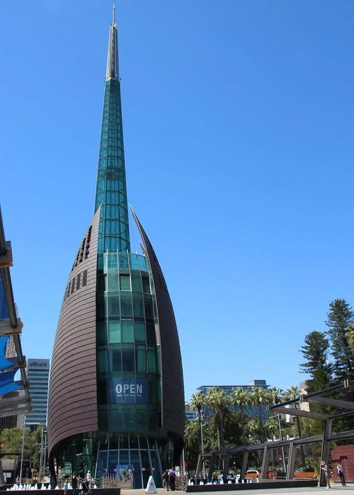 “This Architectural Malpractice Cost 1 Billion Dollars”: 56 Buildings So Ugly, Locals Are Still Mad They Exist