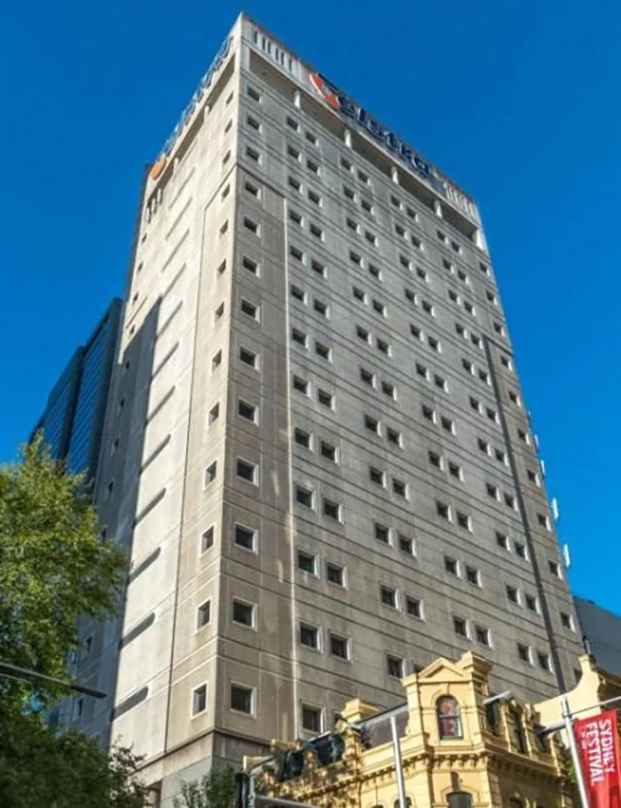 “This Architectural Malpractice Cost 1 Billion Dollars”: 56 Buildings So Ugly, Locals Are Still Mad They Exist