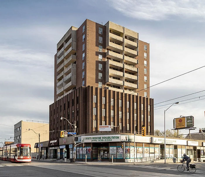 “This Architectural Malpractice Cost 1 Billion Dollars”: 56 Buildings So Ugly, Locals Are Still Mad They Exist