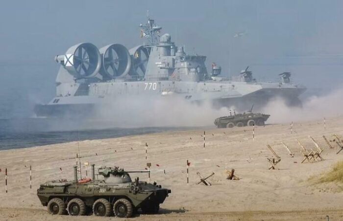 ‘Absolute Units’: 82 Times People Saw Something So Big, They Just Had To Share (New Pics) ‘Absolute Units’: 82 Times People Saw Something So Big, They Just Had To Share (New Pics)