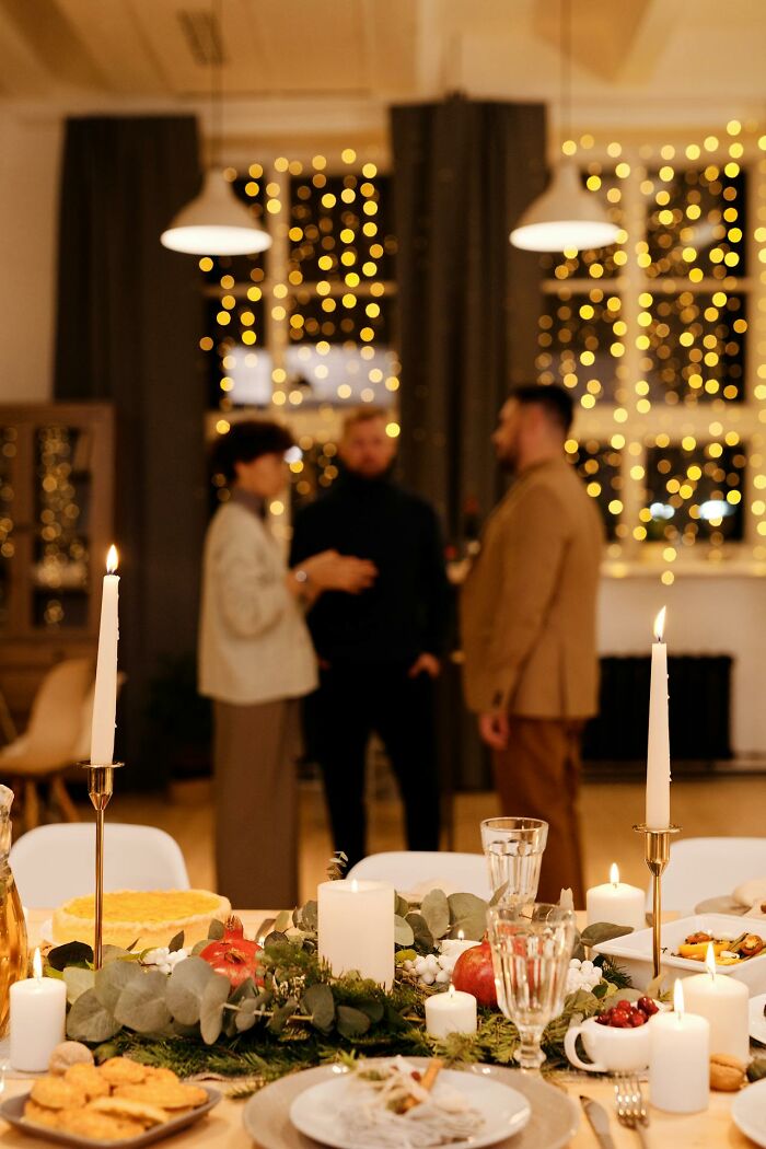 “No One Uses Bedsheets”: 41 Culture Shocks International Couples Experienced After Marriage