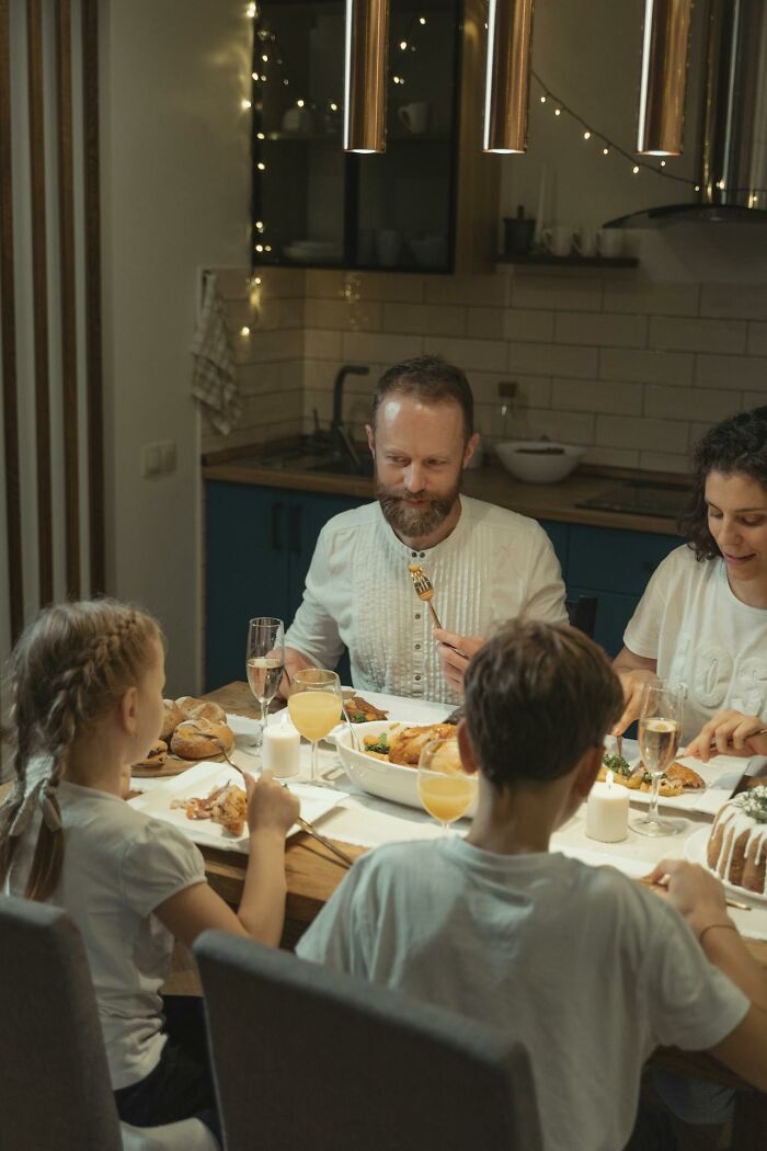 “No One Uses Bedsheets”: 41 Culture Shocks International Couples Experienced After Marriage