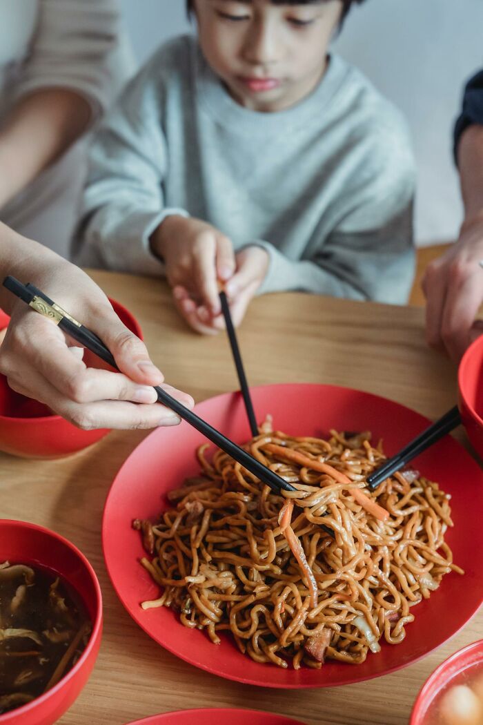 “No One Uses Bedsheets”: 41 Culture Shocks International Couples Experienced After Marriage