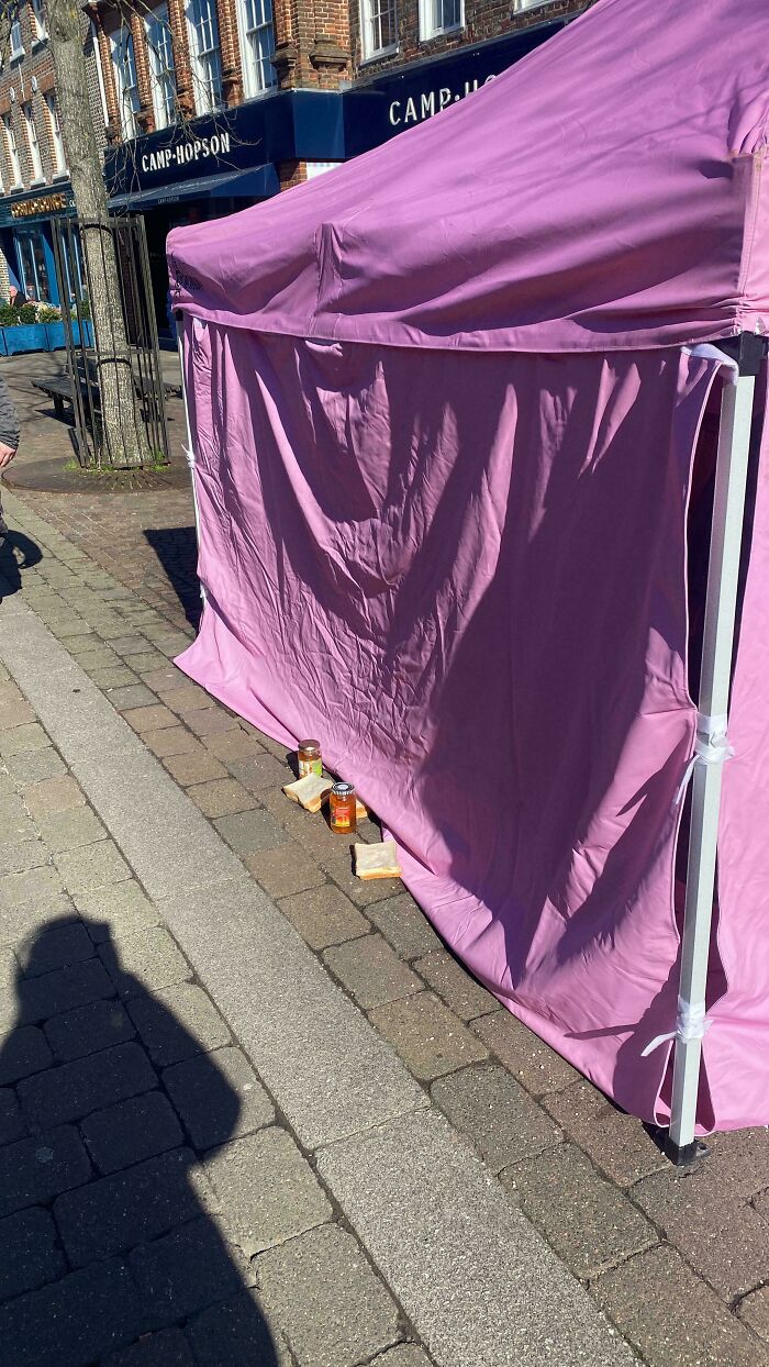 Brits Are Sharing Funny Pics From Their Daily Lives And These 58 Are Simply Exquisite (New Pics) Brits Are Sharing Funny Pics From Their Daily Lives And These 58 Are Simply Exquisite (New Pics)