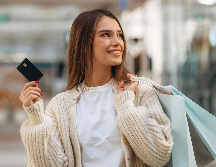 Thief GF Plays The Victim As BF Confronts Her For Using His Credit Card, He’s Just Disgusted By It