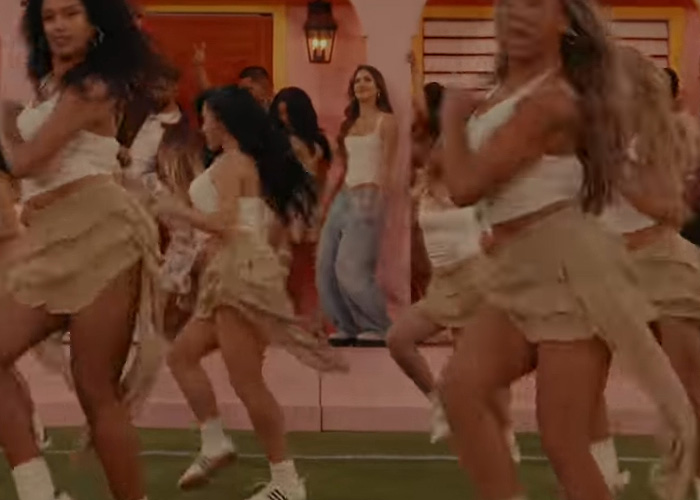 Fans Are Blasting Jessica Alba Over Her Super Bowl Halftime Show Dancing