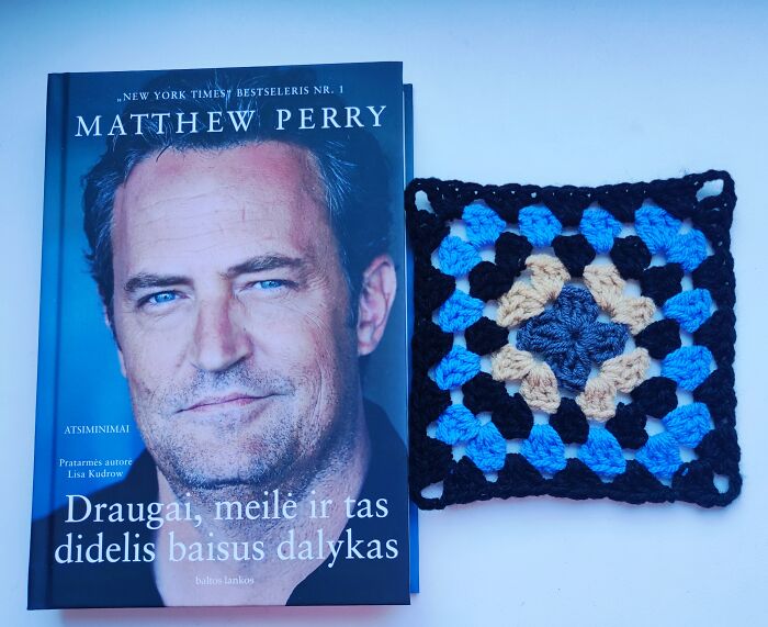 I Crocheted 96 Granny Squares Inspired By Book Covers And Turned Them Into A Blanket (16 Pics)