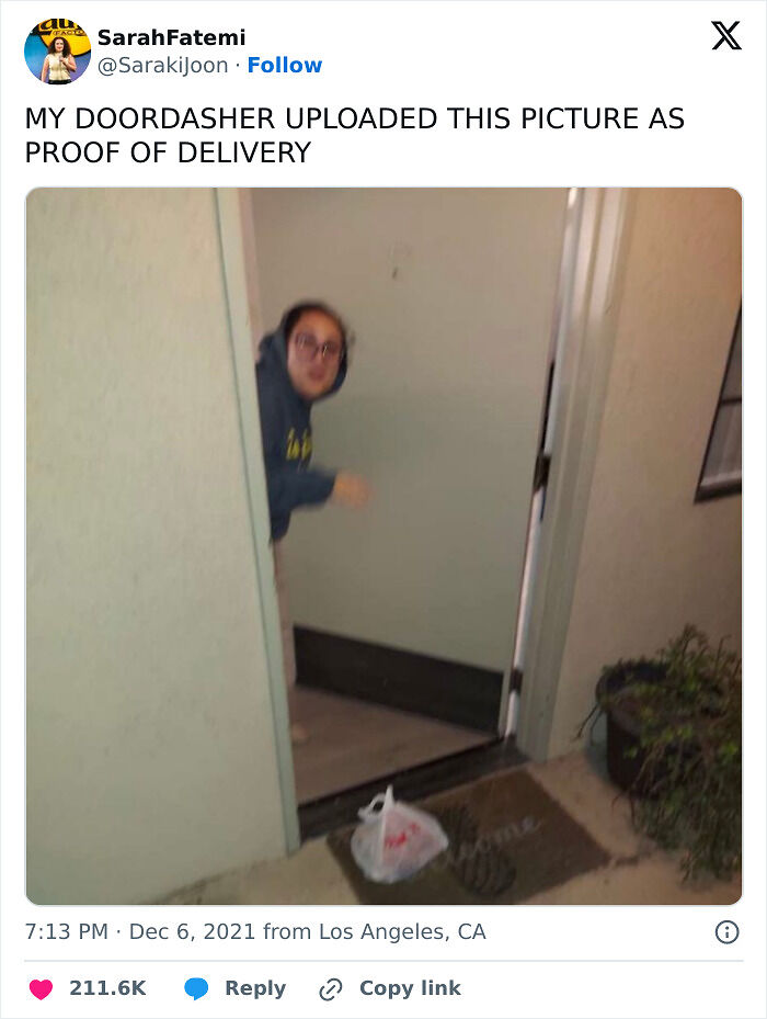 55 Of The Most Hilarious Delivery Confirmation Pics Drivers Sent Out To Customers