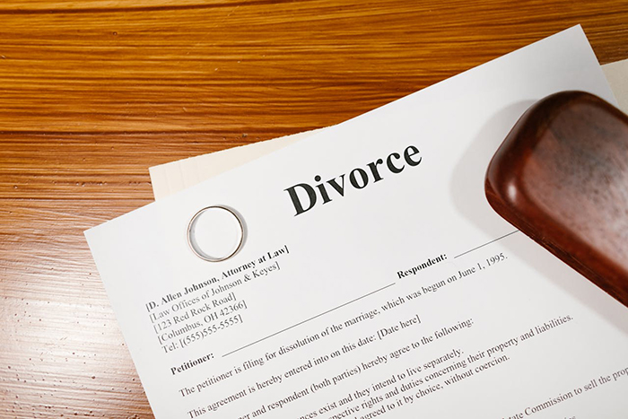 Woman Hands Husband Divorce Papers, Because He Ignored His Mom’s Insults Way Too Long