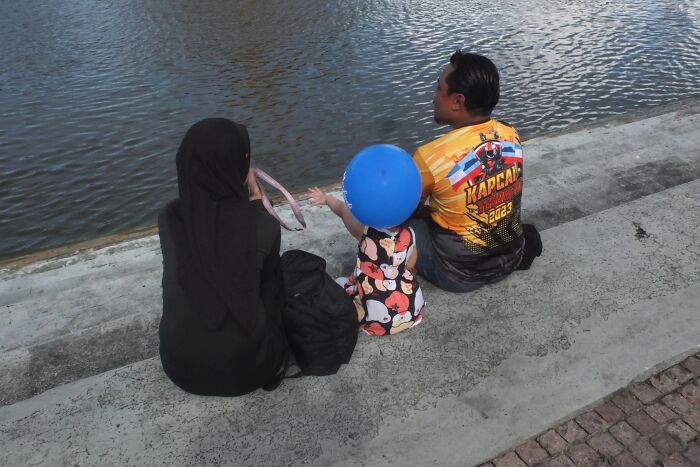 Beware Of The Camera Ambush: I Capture Spontaneous And Funny Street Moments In Malaysia (30 Pics)