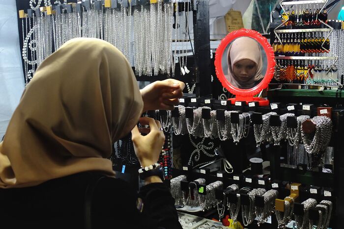 Beware Of The Camera Ambush: I Capture Spontaneous And Funny Street Moments In Malaysia (30 Pics)