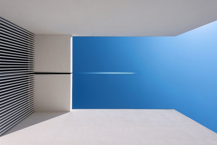 The 2025 International Photography Awards Showcased The World At Its Most Beautiful And Bizarre (74 Pics)