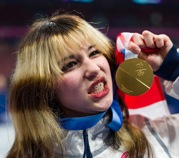 US Figure Skater Not Allowed To Keep Gold Medal After It Breaks In Celebration