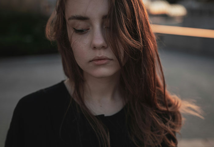 Woman Doesn’t Know Who To Believe After Best Friend Drops A Cheating Confession But Her Boyfriend Denies It