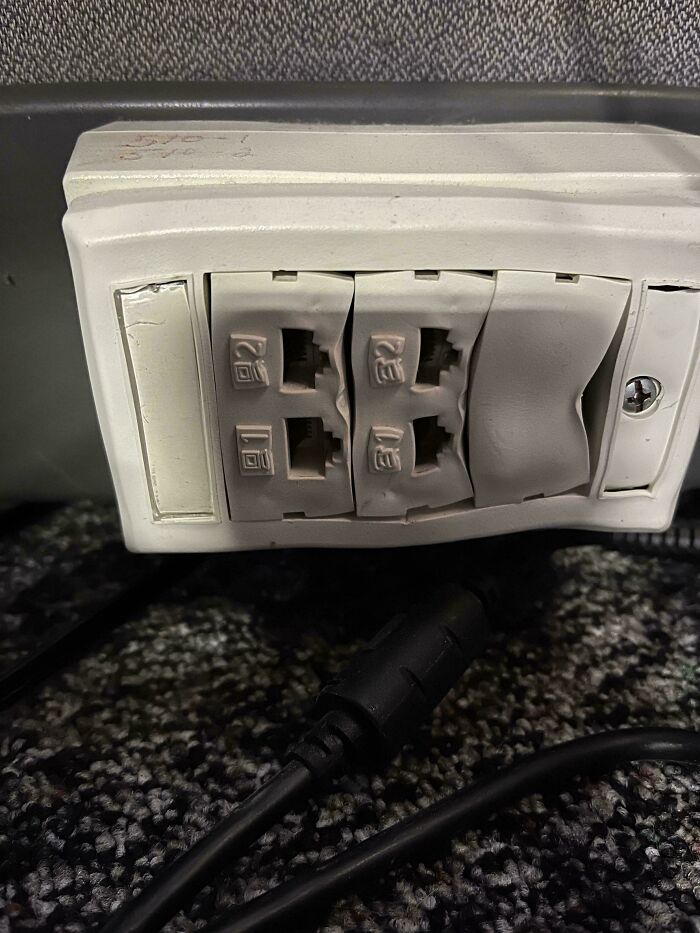 71 Times Tech Support Workers Wish They Had Chosen A Different Profession (New Pics) 71 Times Tech Support Workers Wish They Had Chosen A Different Profession (New Pics)