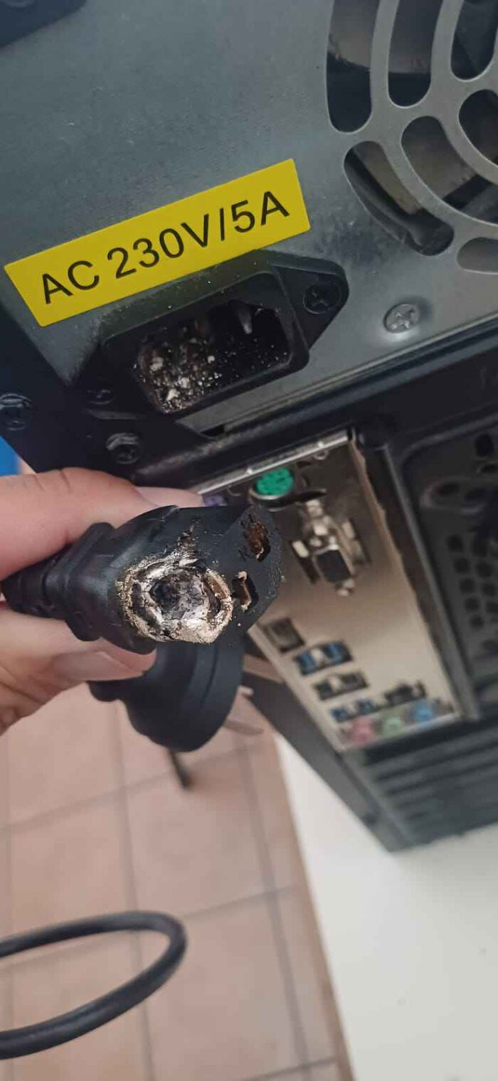 71 Times Tech Support Workers Wish They Had Chosen A Different Profession (New Pics) 71 Times Tech Support Workers Wish They Had Chosen A Different Profession (New Pics)