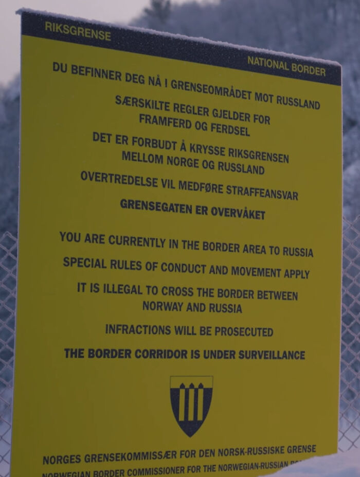 &ldquo;Hitchhikers May Be Escaping Inmates&rdquo;: 76 Of The Scariest Signs Ever Spotted In The Wild (New Pics)