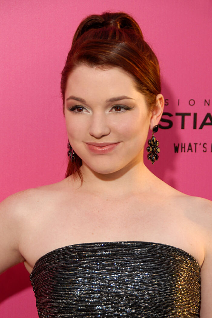 Jennifer Stone: Bio And Career Highlights Jennifer Stone: Bio And Career Highlights