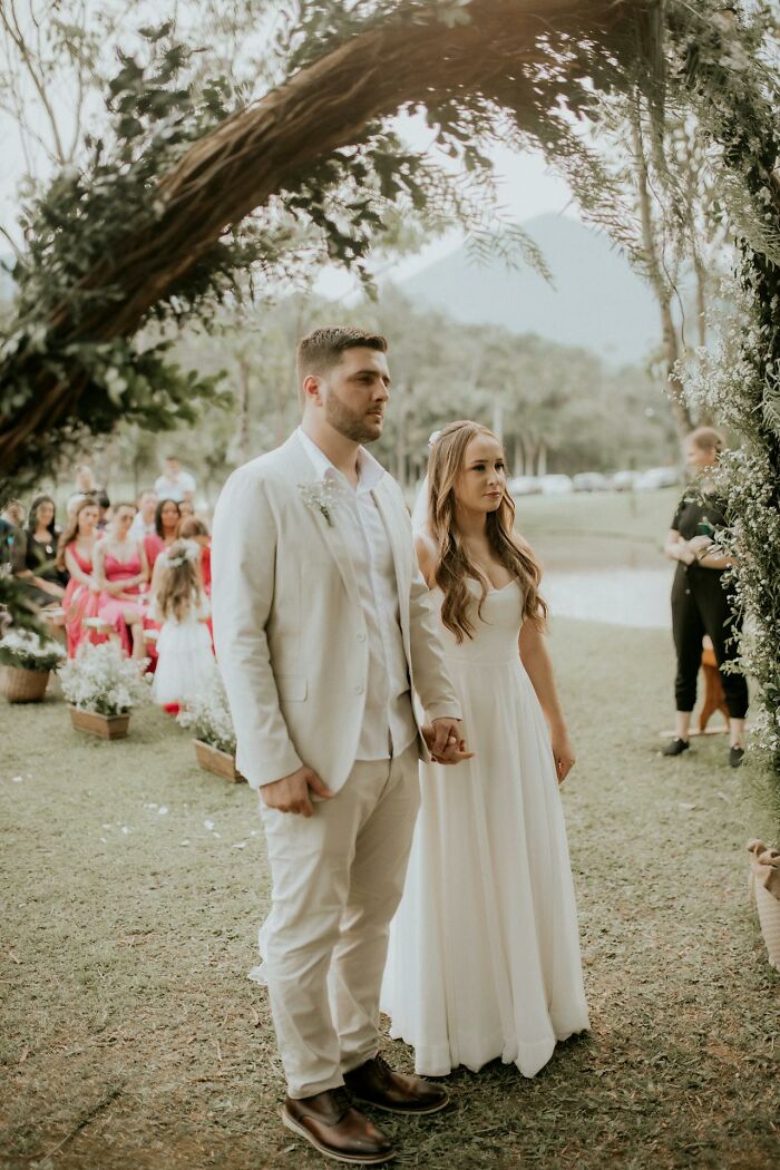 Man Asks Why Women Take Or Refuse To Take Their Husband&rsquo;s Last Name And Gets 34 Responses