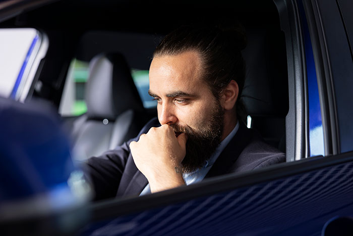 Socialite GF Mutes Music For Hours To Chat, BF Locks Her Out, And She Melts Down