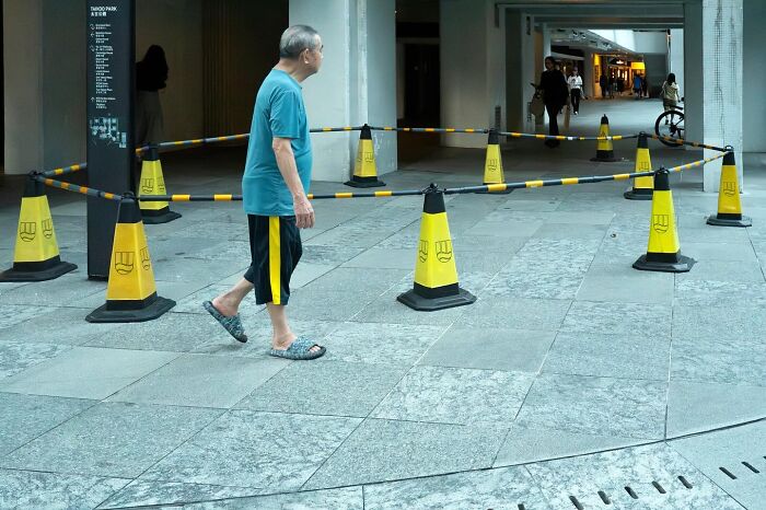 Lucky Coincidences: 30 Perfectly Timed Pictures Taken By Edas Wong (New Pics)