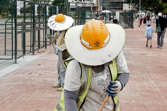 Lucky Coincidences: 30 Perfectly Timed Pictures Taken By Edas Wong (New Pics)